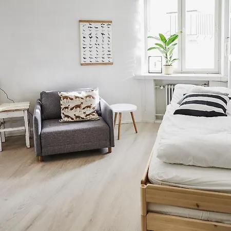 Small Nearby Centre Apartment *